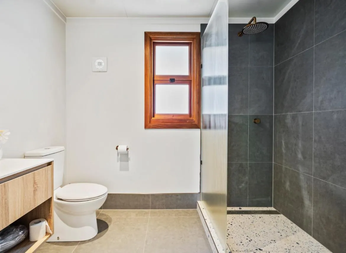 2 Bedroom Cottage With Lagoon Pool & Spa Capalaba