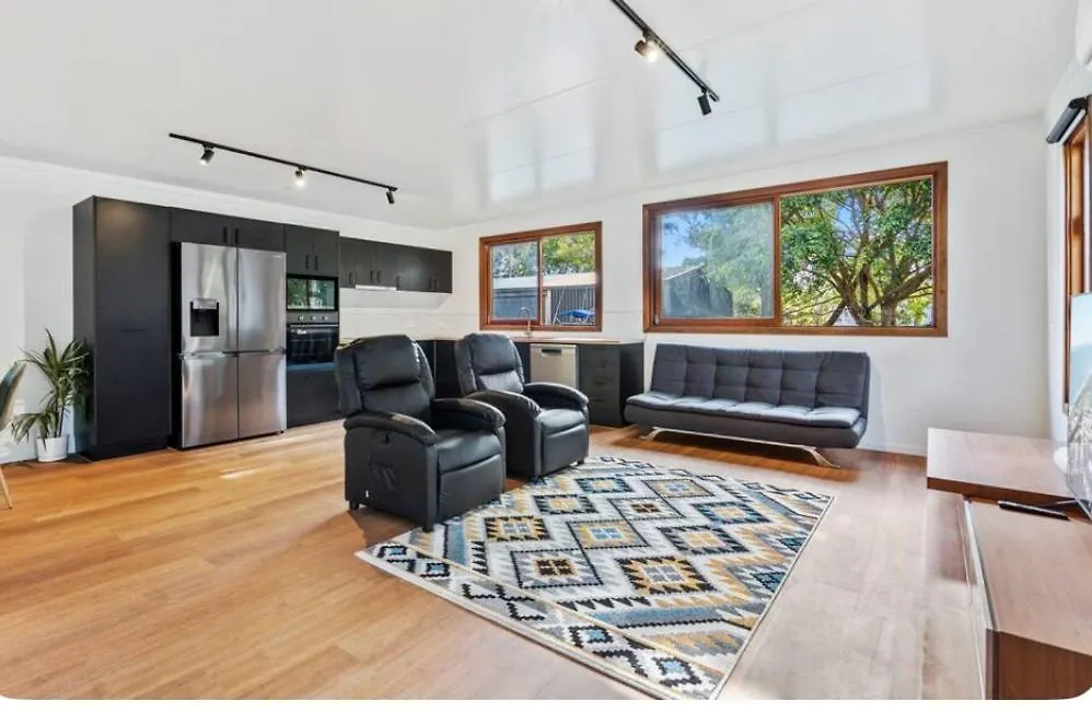 2 Bedroom Cottage With Lagoon Pool & Spa Capalaba 0*,