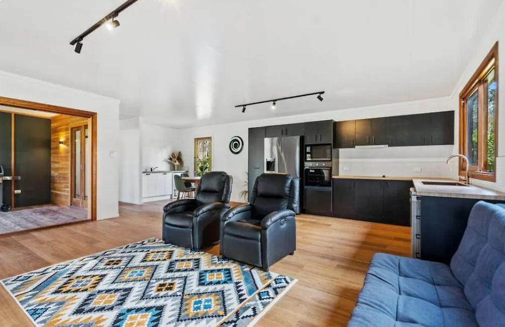 Konukevi 2 Bedroom Cottage With Lagoon Pool & Spa Capalaba