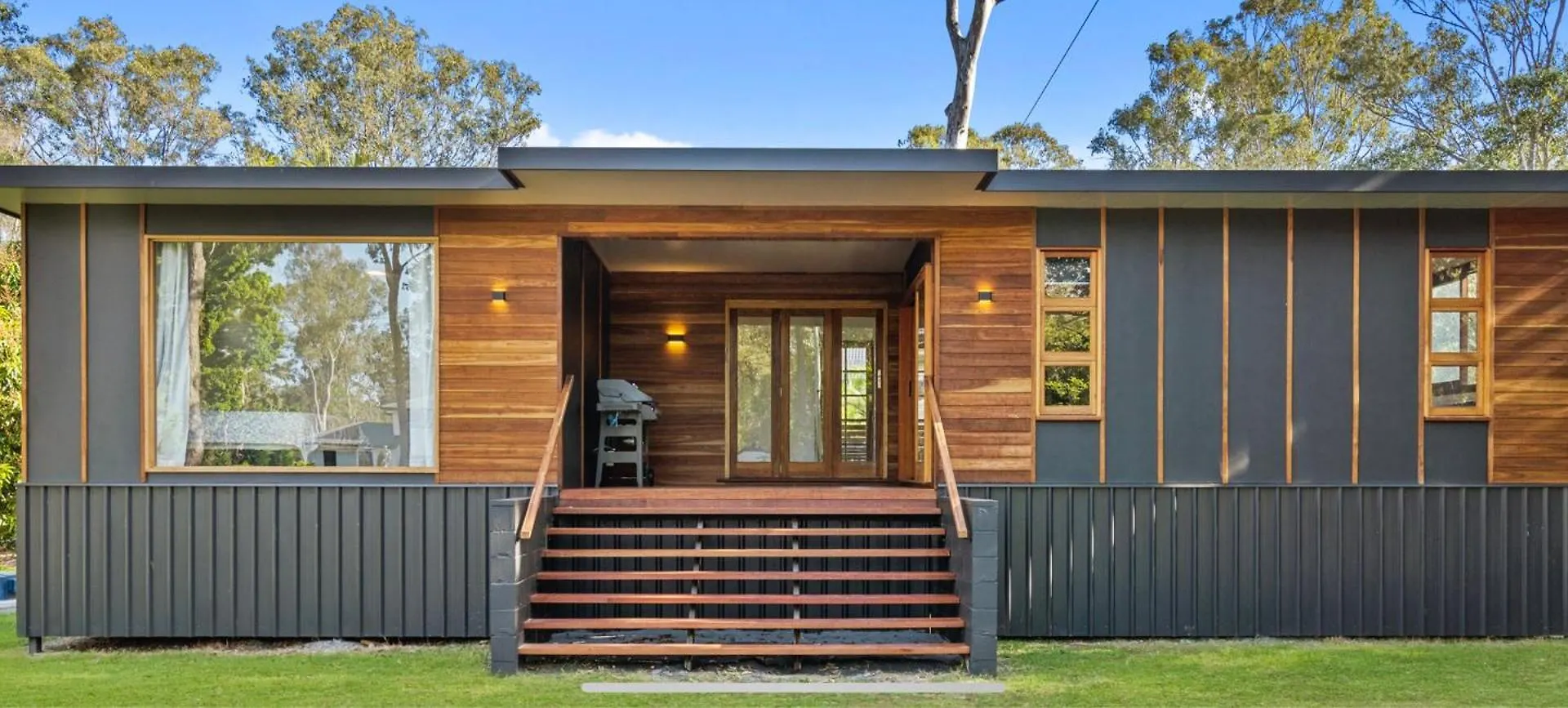2 Bedroom Cottage With Lagoon Pool & Spa Capalaba