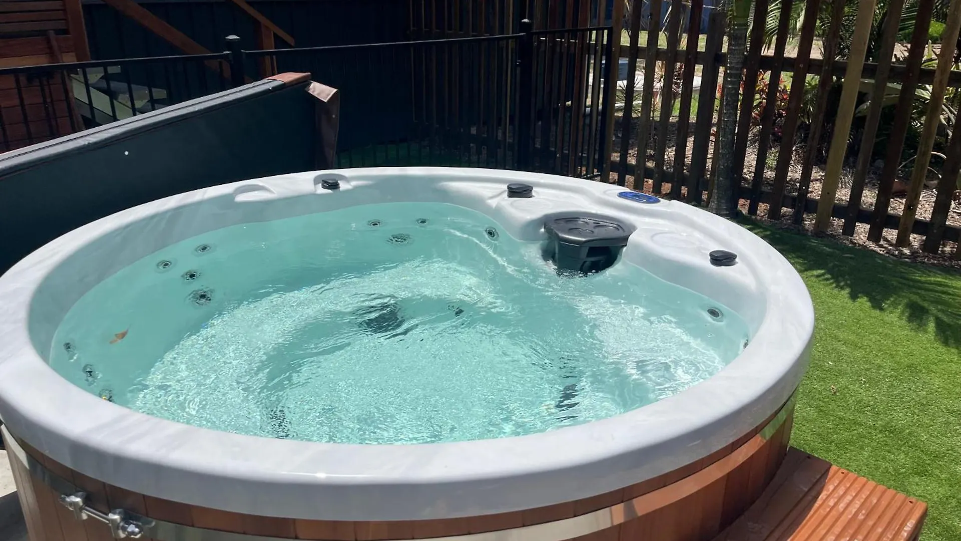 Konukevi 2 Bedroom Cottage With Lagoon Pool & Spa Capalaba Avustralya