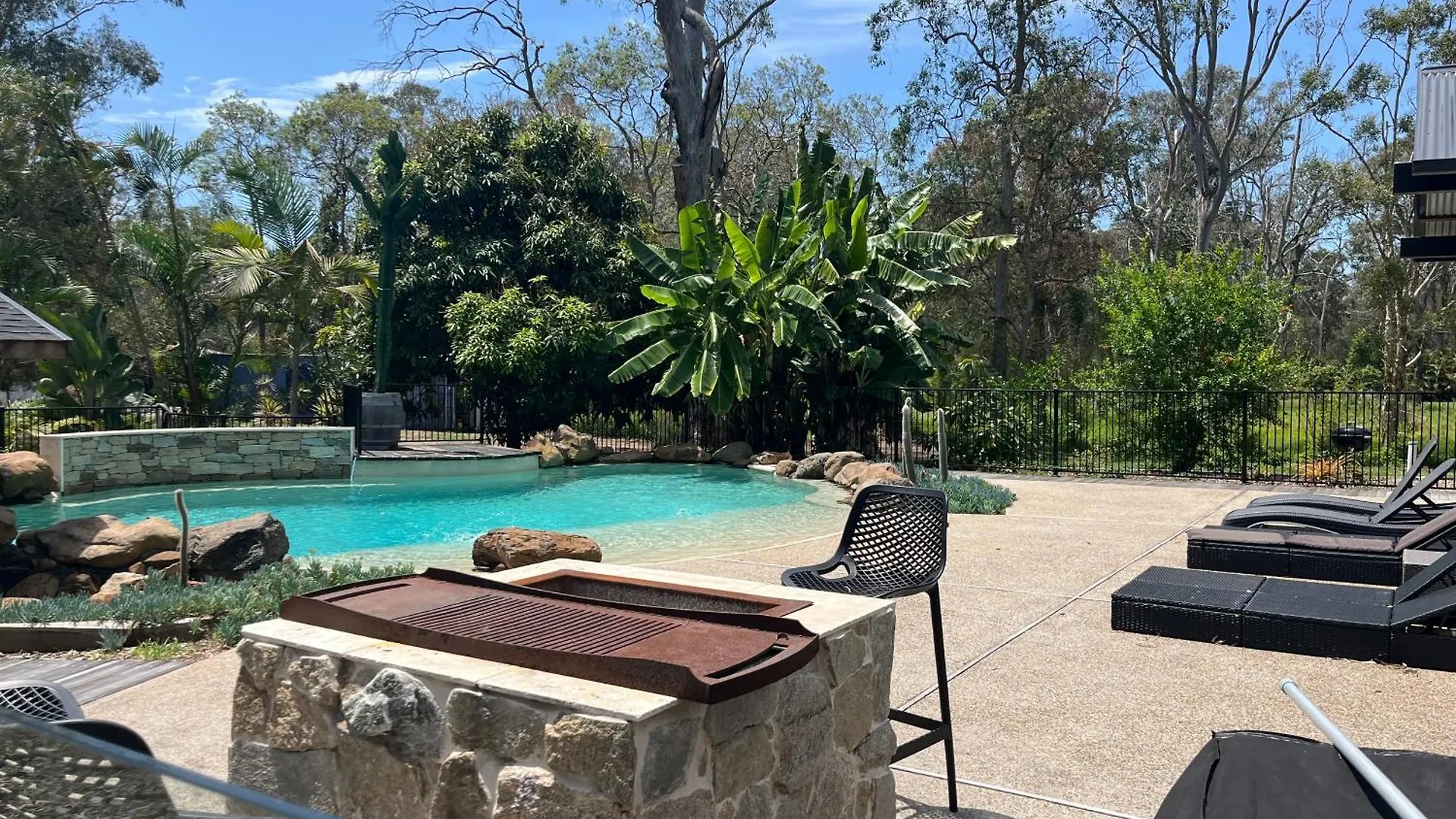 Konukevi 2 Bedroom Cottage With Lagoon Pool & Spa Capalaba